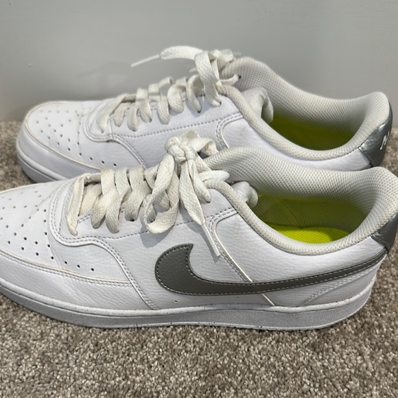 Nike Court Vision Women’s Athletic Sneakers Size 9.5 - Picture 3 of 5